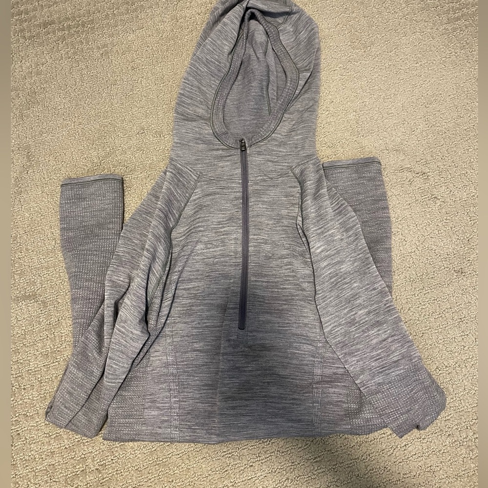 Lululemon Swiftly grey long sleeve with hood